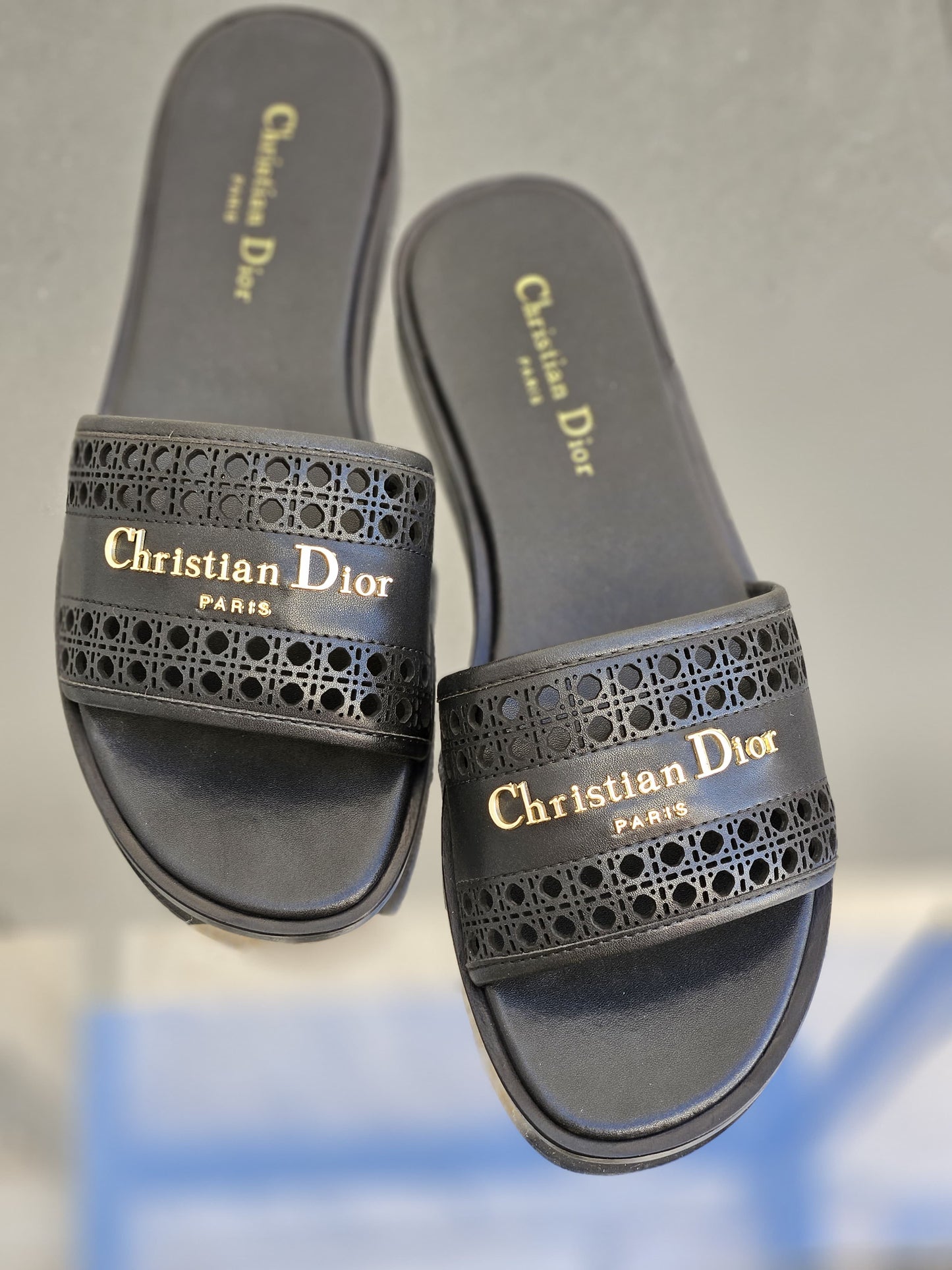 DIOR