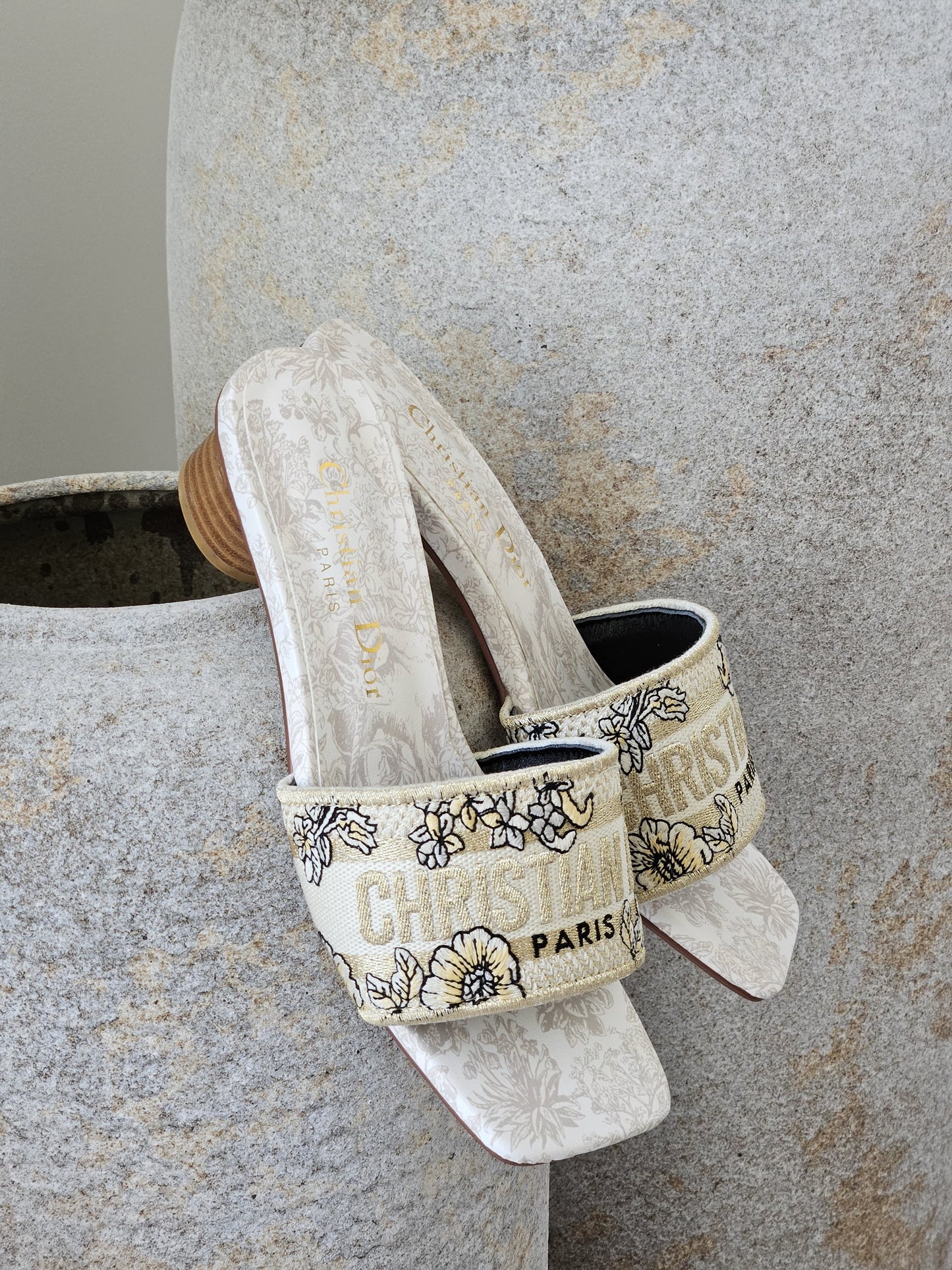 DIOR