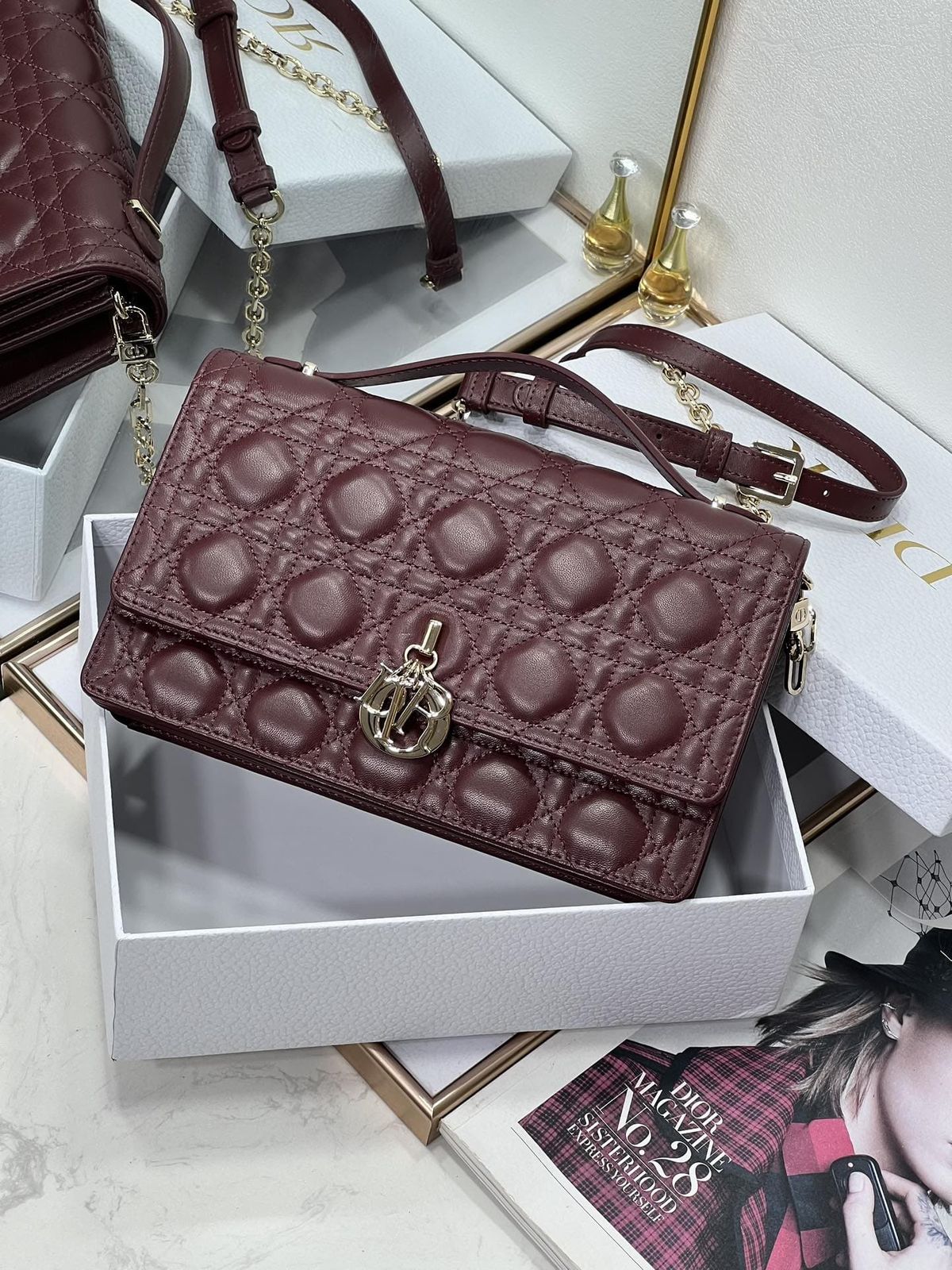 DIOR