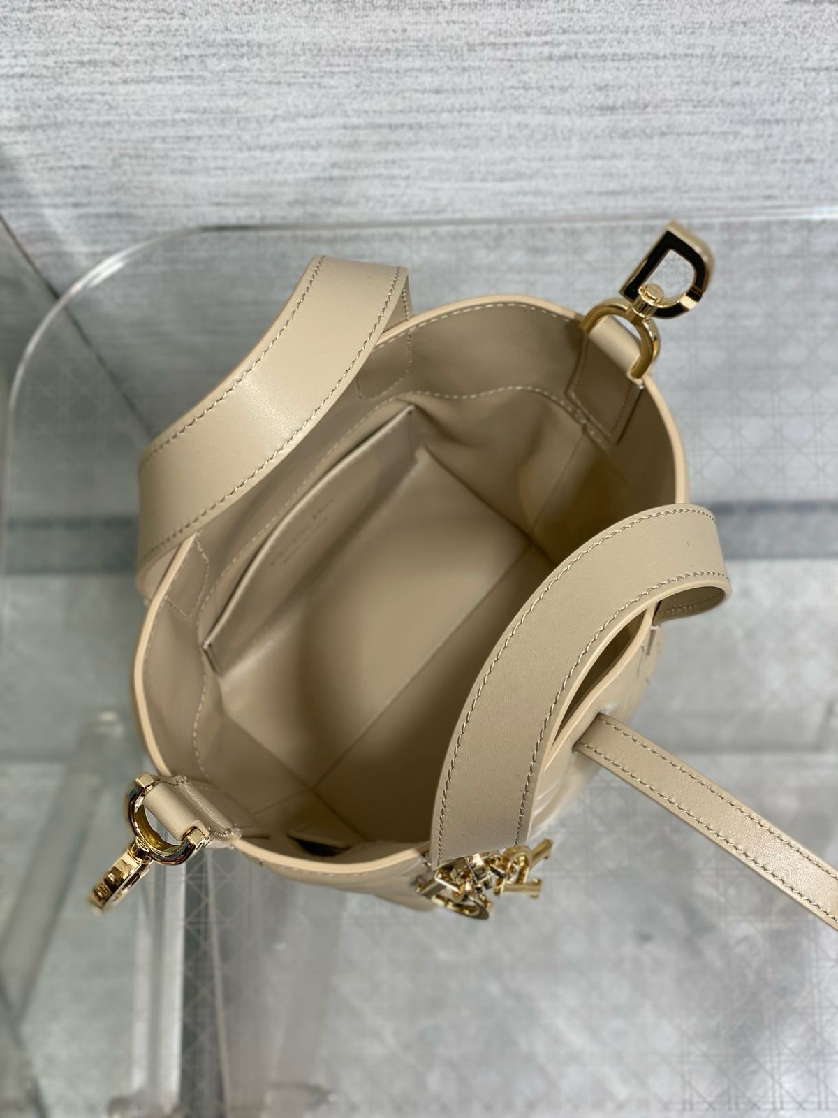 DIOR