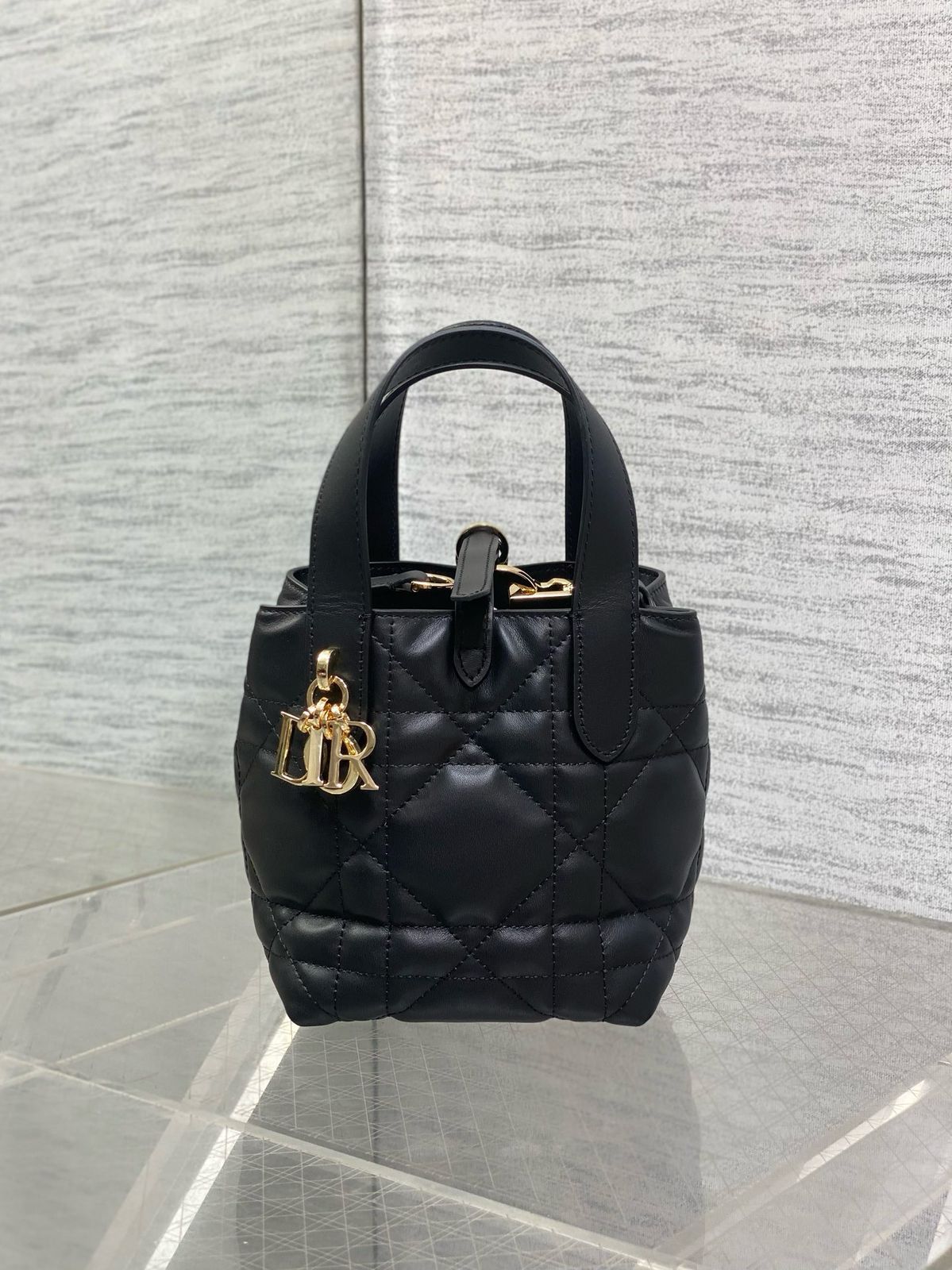 DIOR