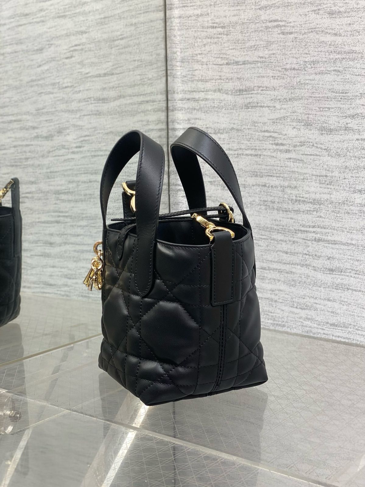DIOR
