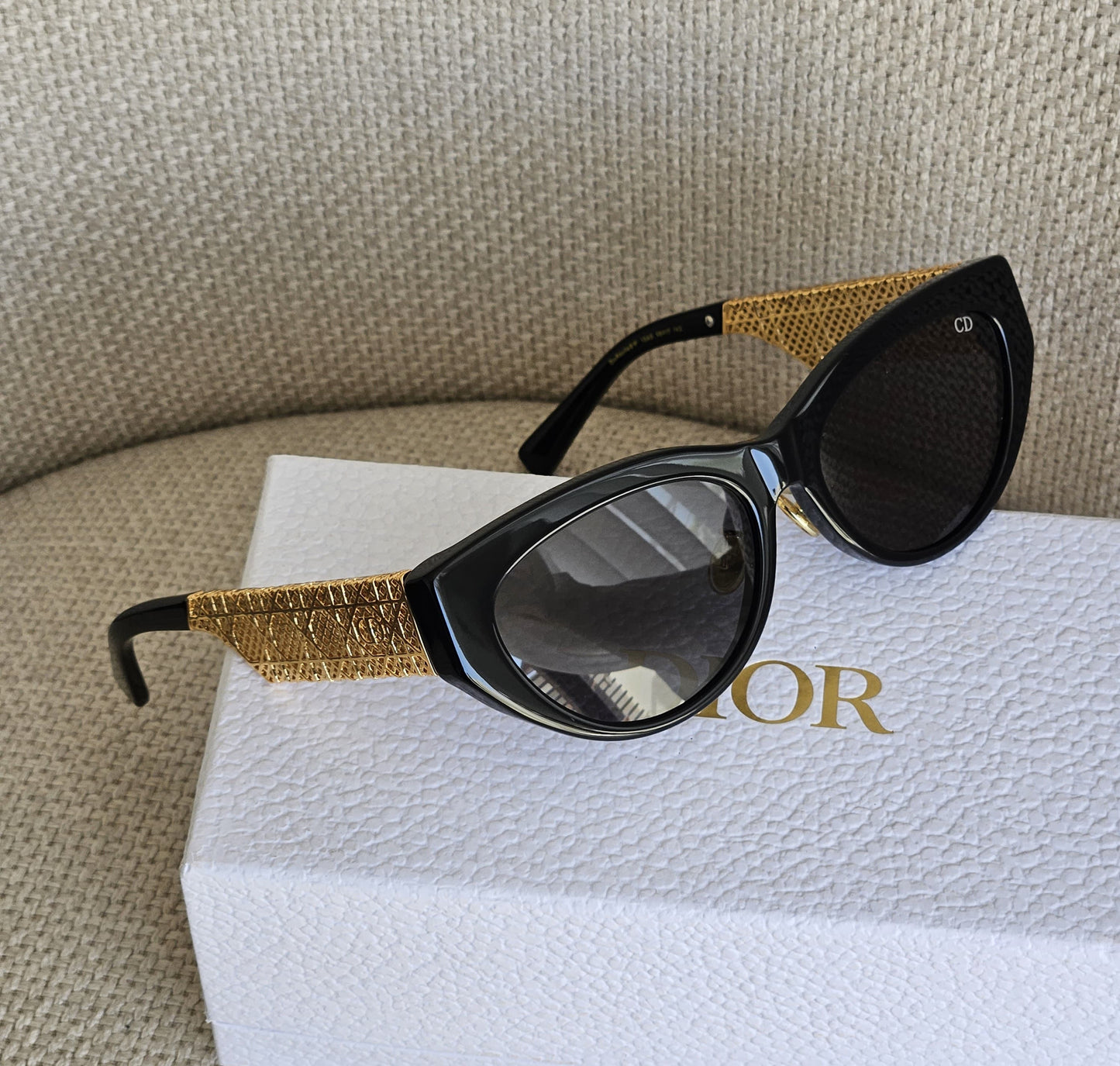 DIOR