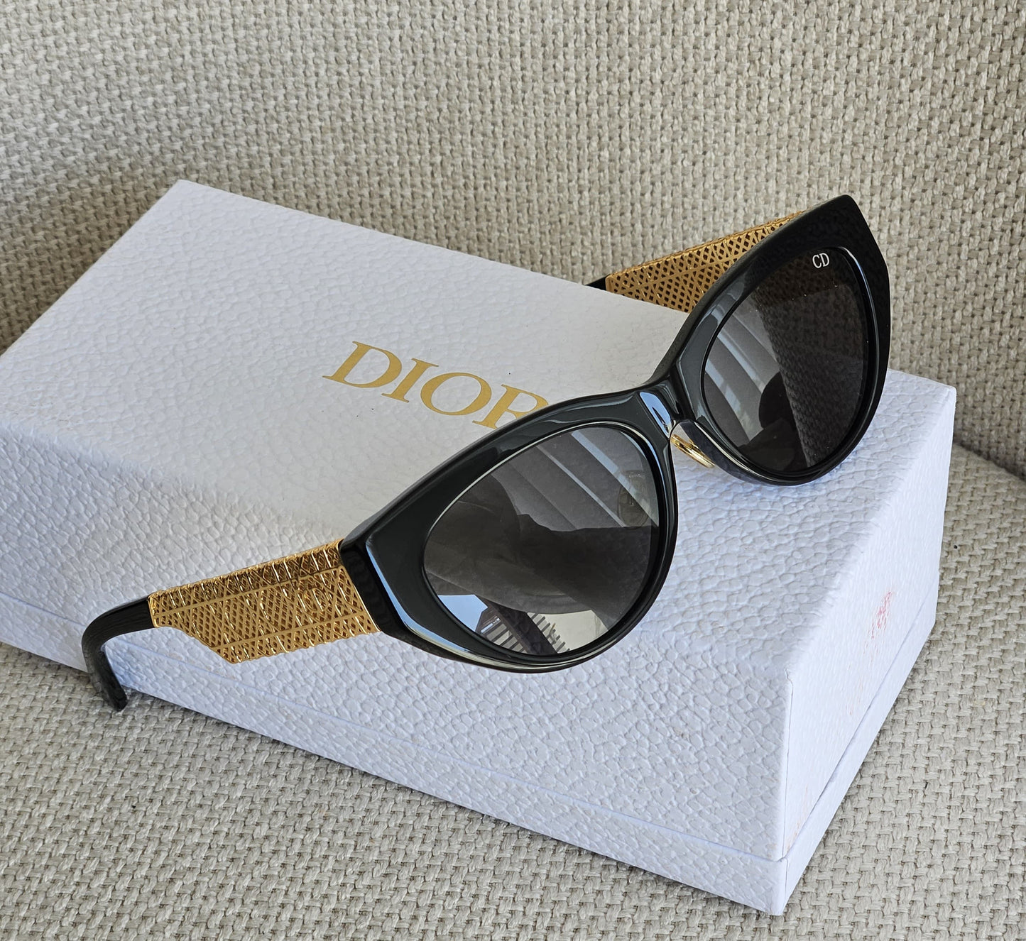 DIOR