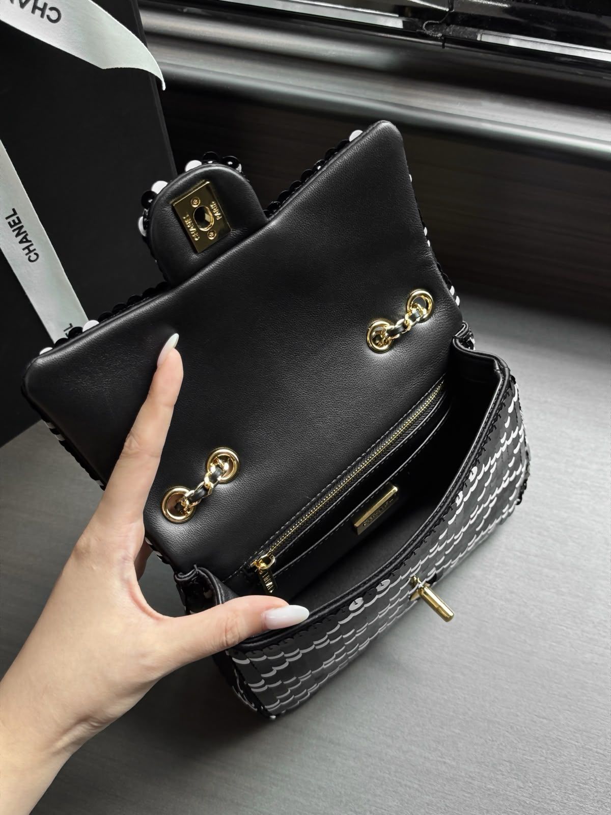 CHANEL (2 Color)