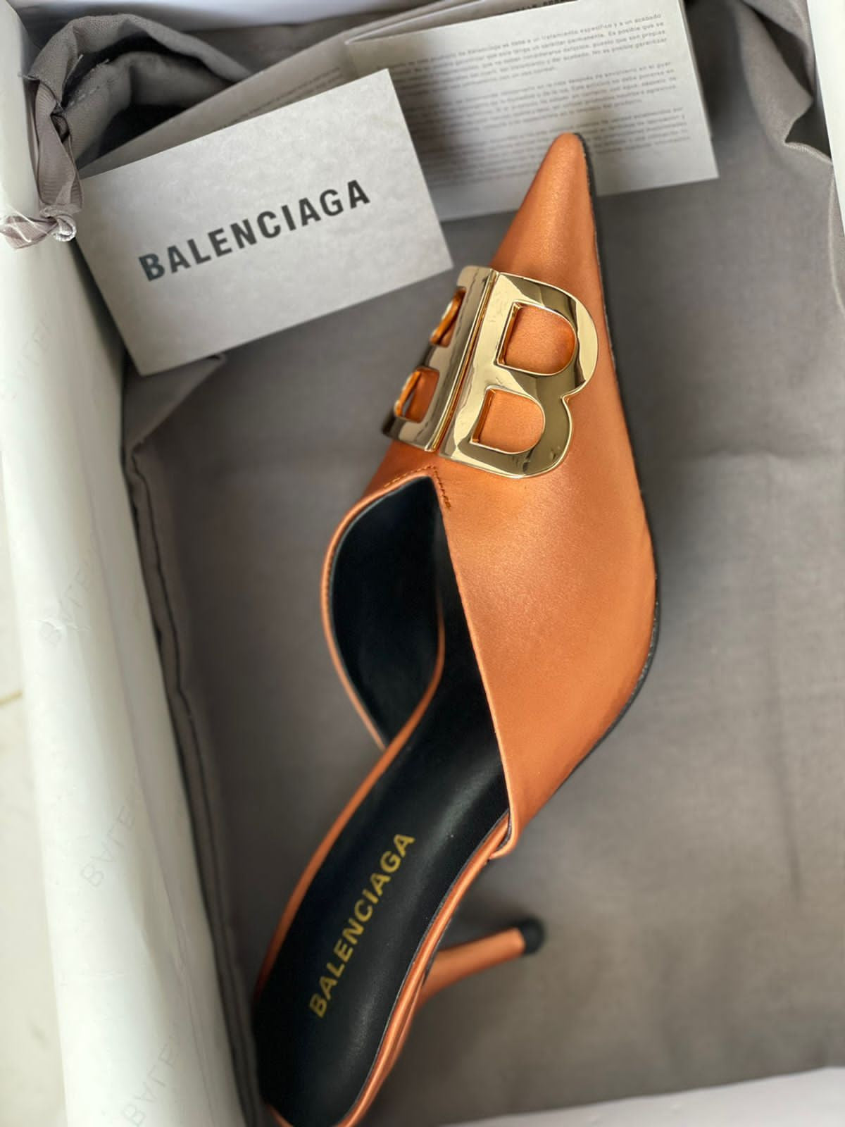 BALENCIAGA