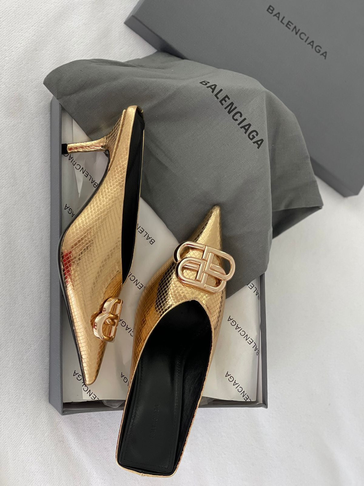 BALENCIAGA