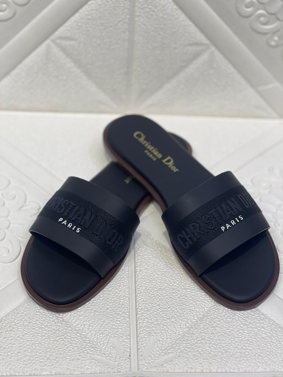 DIOR