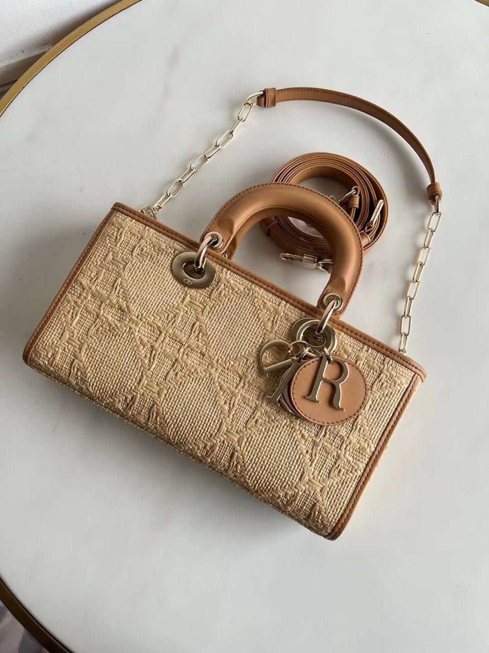 DIOR