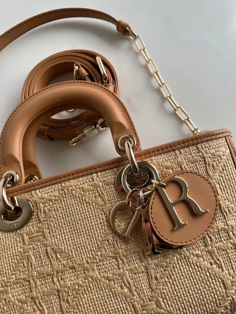 DIOR