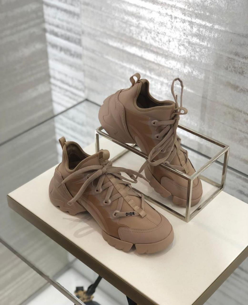 DIOR