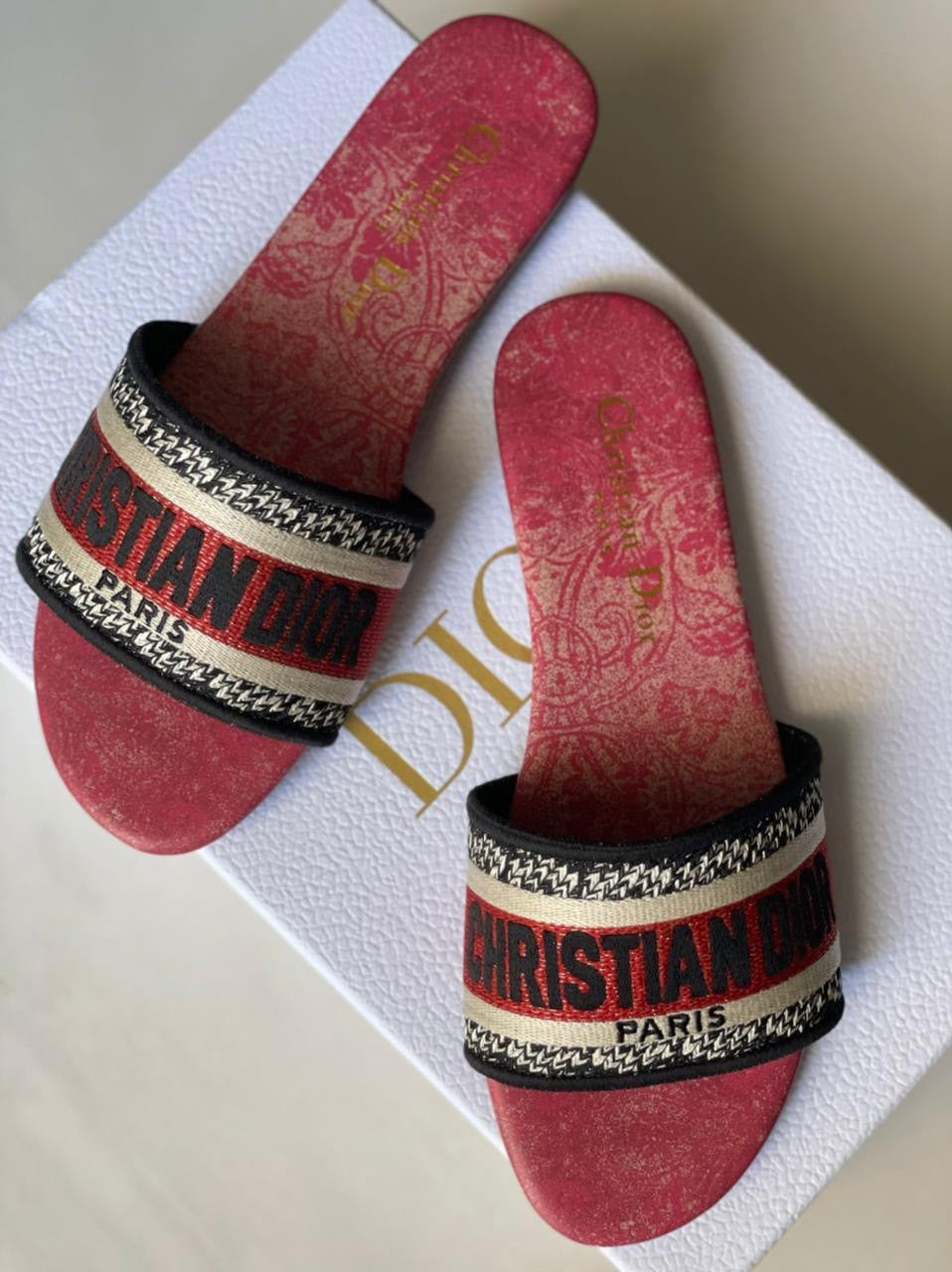 DIOR