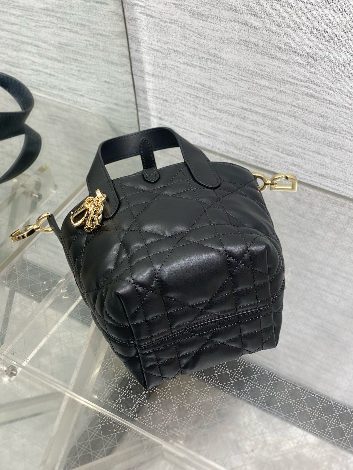 DIOR