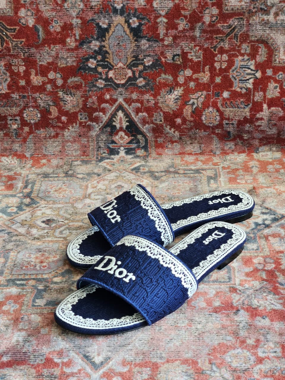 DIOR