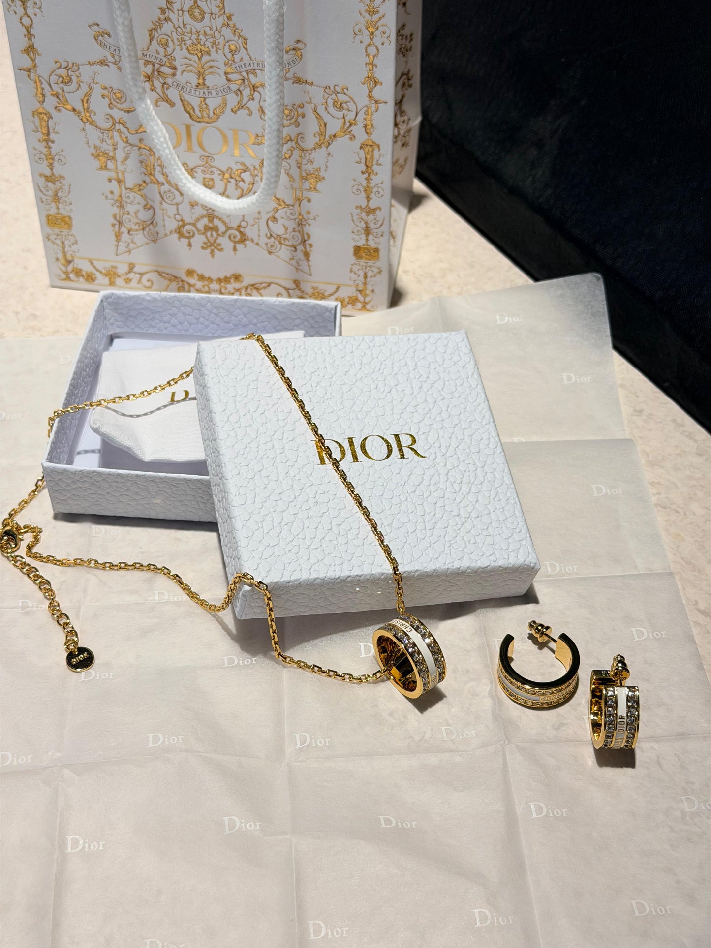 DIOR