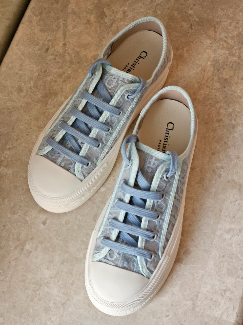 DIOR