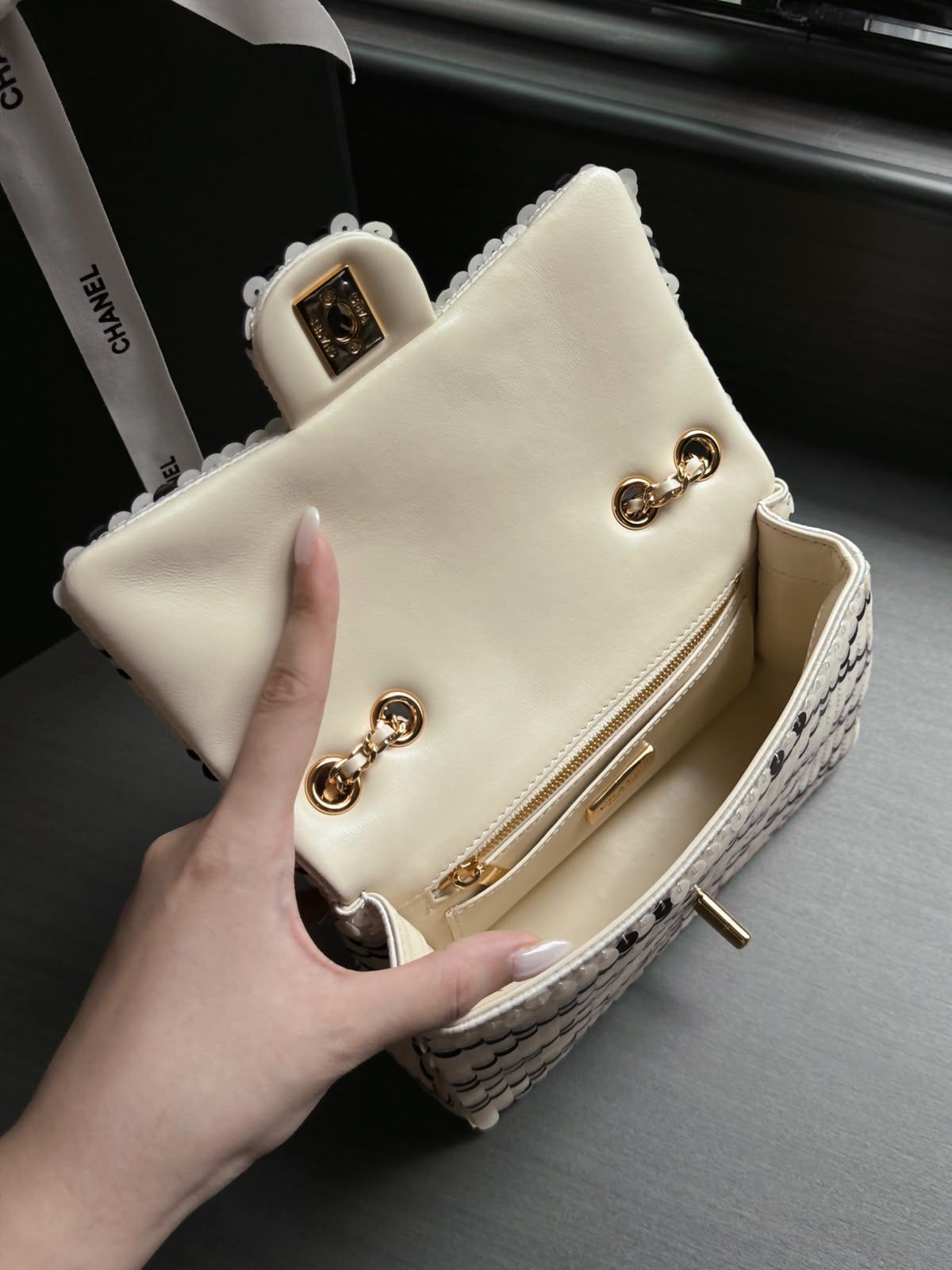 CHANEL (2 Color)