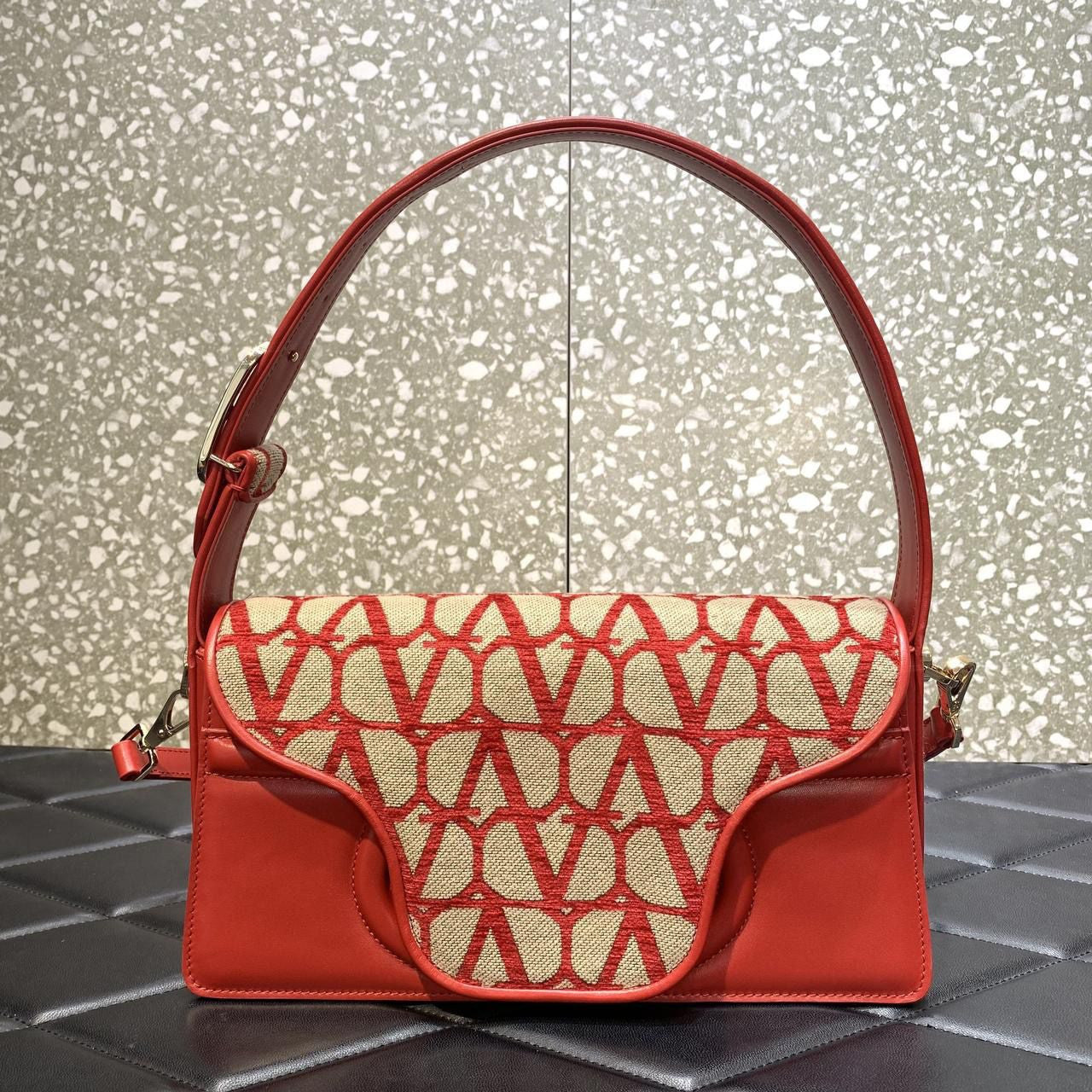 VALENTINO (2 Color)