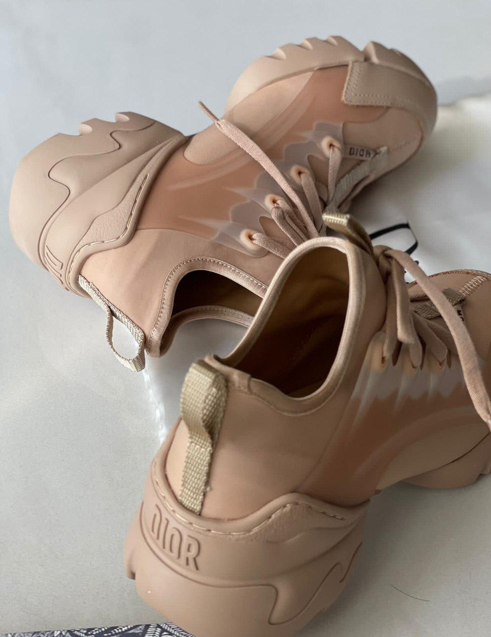 DIOR