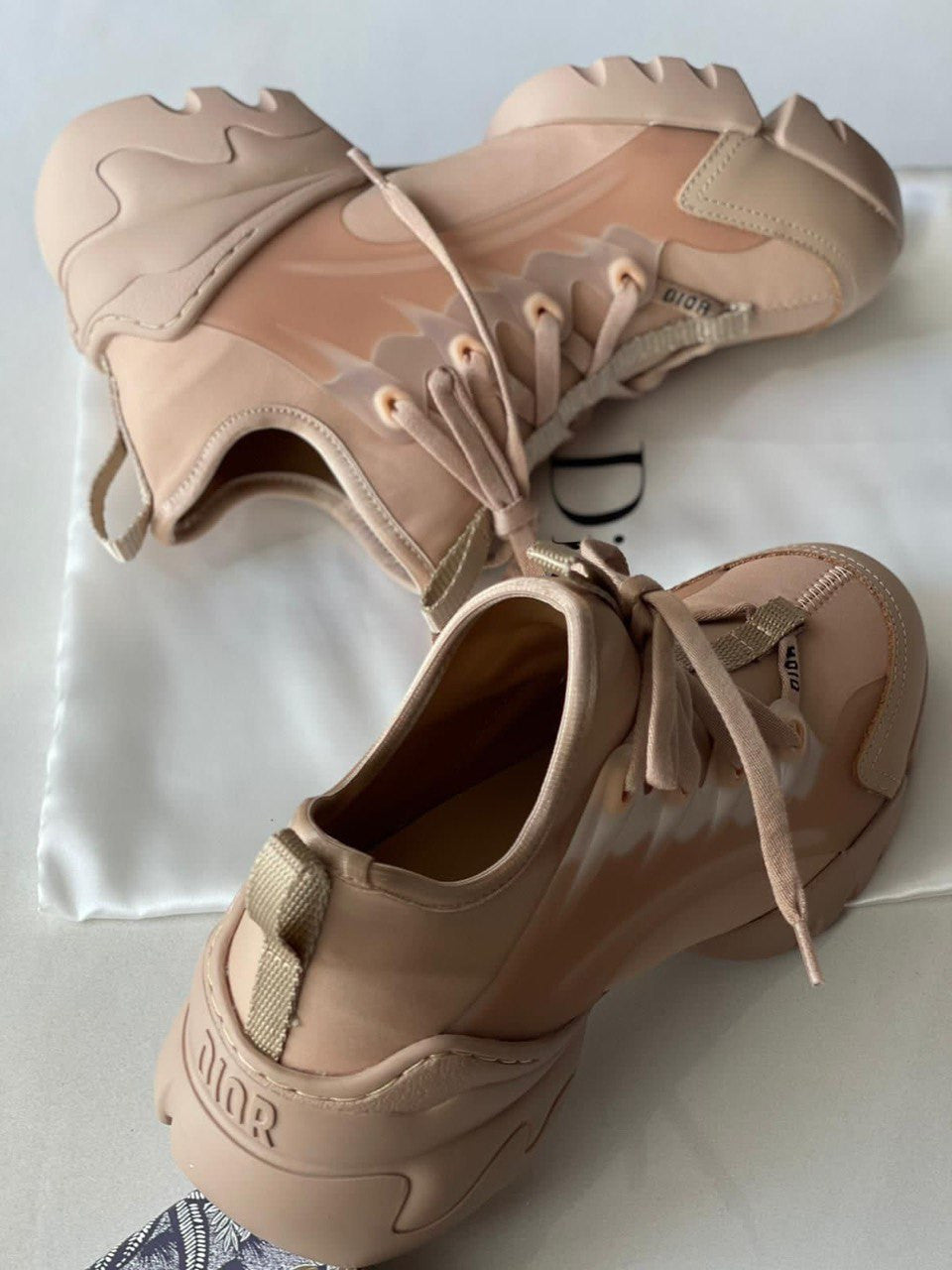 DIOR