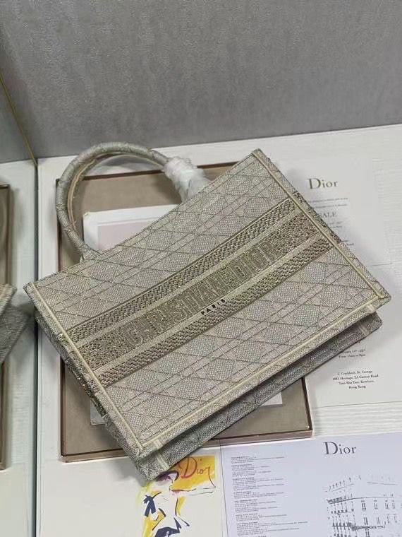 DIOR